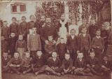 Evangélikus Elemi Népiskola Ludván János kántortanító osztályaival az 1900-as évek körül.