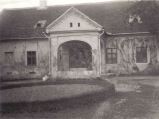 Vidos kúria (Rákóczi út 52.) az udvar felől 1931. év őszén.