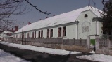 Az (egykori) iskola épülete az Arany János út felől. (2018.02.28.)
